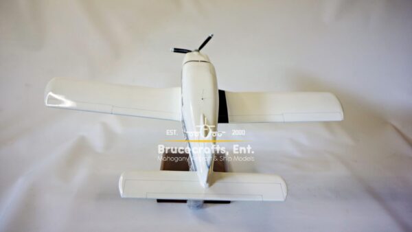 Piper Arrow II PA-28R-200 with detailed craftsmanship.